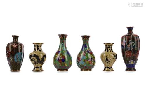 A LOT OF TWO PAIRS OF EARLY 20TH CENTURY CHINESE CLOISONNE E...