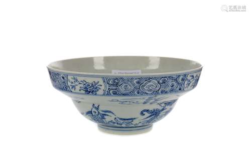 AN EARLY 20TH CENTURY CHINESE BLUE AND WHITE BOWL