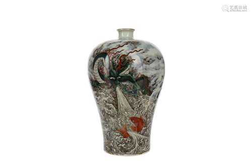 A 20TH CENTURY CHINESE VASE