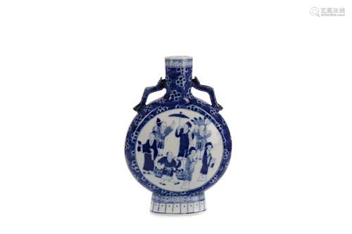 AN EARLY 20TH CENTURY CHINESE VASE