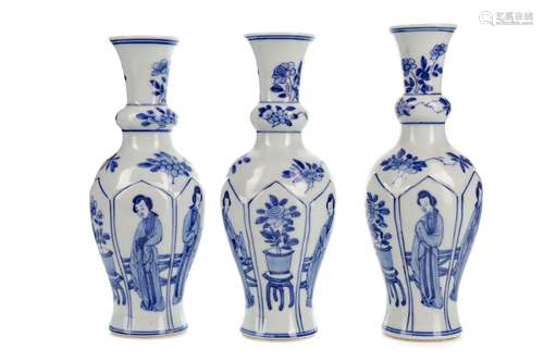 A SET OF THREE 20TH CENTURY CHINESE VASES