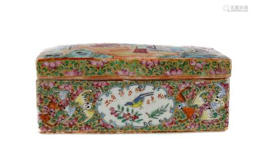 AN EARLY 20TH CENTURY CHINESE FAMILLE ROSE SCRIBE'S BOX