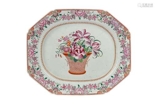 A 19TH CENTURY CHINESE FAMILLE ROSE SERVING DISH