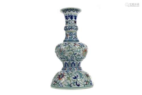 A 20TH CENTURY CHINESE VASE