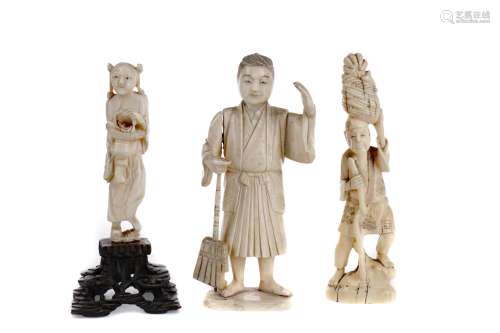 AN EARLY 20TH CENTURY JAPANESE IVORY CARVED FIGURE AND TWO O...