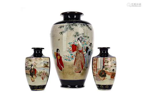 AN EARLY 20TH CENTURY JAPANESE SATSUMA VASE AND A PAIR OF SA...