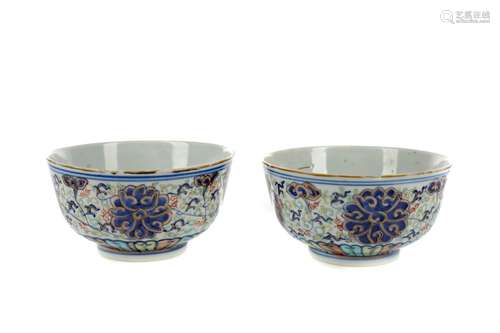 A PAIR OF CHINESE QIANLONG CIRCULAR BOWLS