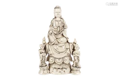 A 20TH CENTURY CHINESE BLANC DE CHINE FIGURE OF GUANYIN