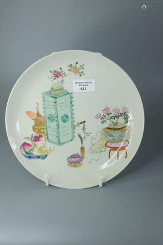 A CHINESE FAMILLE ROSE PLATE , D 23CM