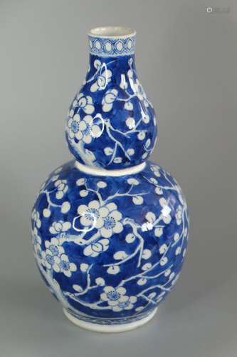 A CHINESE BLUE AND WHITE DOUBLE GOURD VASE  , HEIGHT 24CM