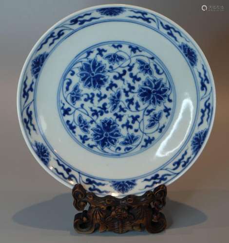 A CHINESE BLUE AND WHITE PLATE WITH HARDWOOD STAND ,D16.5CM