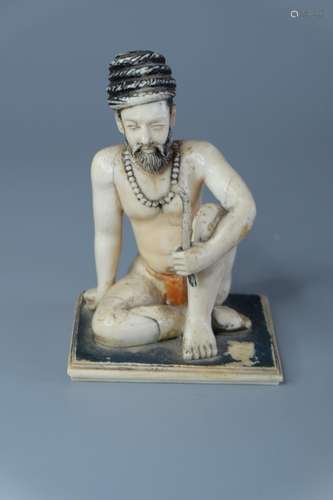 A 17/18THC INDIAN CRAVED IVORY SEATED MAN  ,H 10.5CM