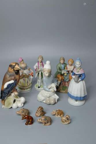 A GROUP PORCELAIN FIGURES