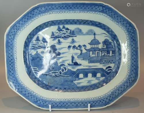 A LARGE CHINESE BLUE AND WHITE MEAT PLATE,39CM X31.5CM