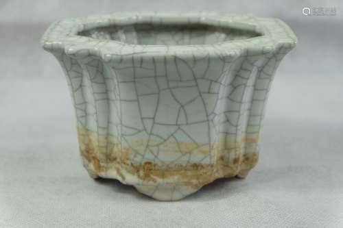 A CHINESE CRACKLE GLAZED FLOWER POT , HEIGHT 8.5CM ,LENGTH 1...