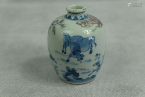 A CHINESE BLUE/WHITE AND UNDER GLAZED RED SNUFF BOTTLE WITH ...