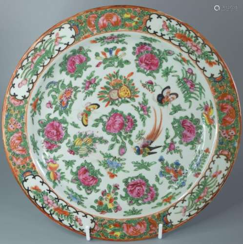 A LARGE CHINESE FAMILLE ROSE CANTON CHARGER ,D 29CM.