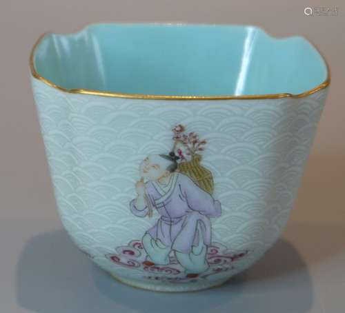 A SQUARE CHINESE FAMILLE ROSE TEA BOWL,RIM 6.5CM H 5CM