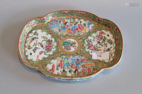 A CHINESE CANTON FAMILLE ROSE TRAY ,23.8CM X 19CM