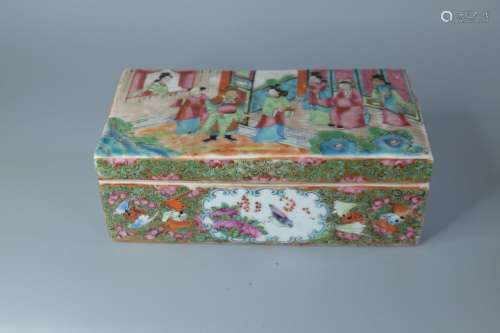 CHINESE CANTON FAMILLE ROSE BOX AND COVER,19.5 X10 X7CM