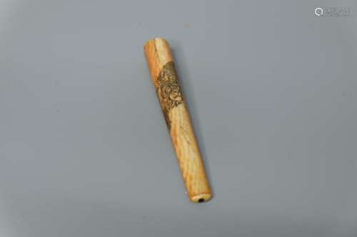 A JAPANESE IVORY CRAVED CIGARETTE HOLDER