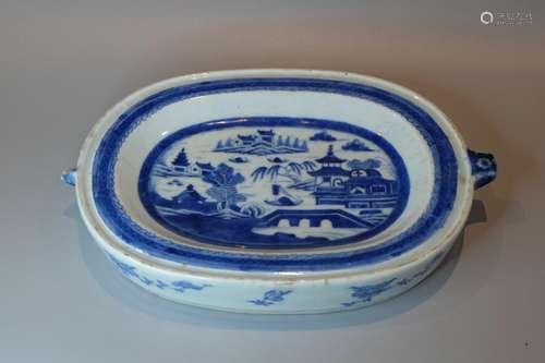 A CHINESE BLUE AND WHITE WARMER PLATE,31CMX20.5CMX5CM