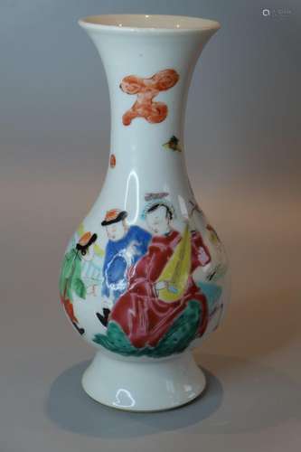 A CHINESE FAMILLE ROSE VASE ,H20.5CM