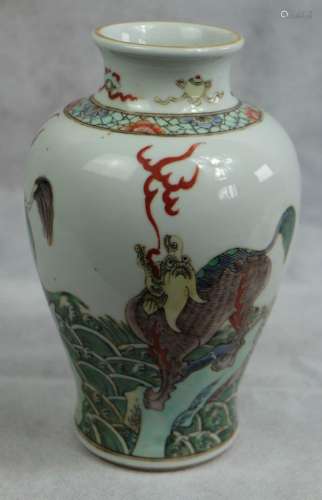 A CHINESE FAMILLE VERTE VASE, DECORATED WITH DRAGONS, HEIGHT...