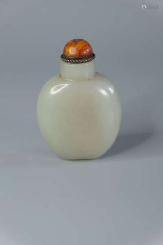 A CHINESE HARDSTONE/ JADE SNUFF BOTTLE , H7.5CM.