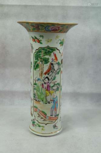 A CHINESE GOOD PAINTING FAMILLE ROSE VASE , HEIGHT 26CM