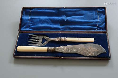 A SET IVORY HANDLE FISH KNIFE AND FORK , LENGTH 32CM,25CM