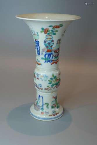 A CHINESE DOUCAI VASE ,H20.5CM