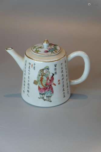 A CHINESE FAMILLE ROSE TEA POT,H11CM ,D 14CM