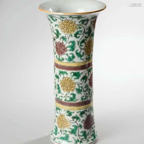 CHINE, époque Kangxi (1661-1722). Vase rouleau à col s'évasa...