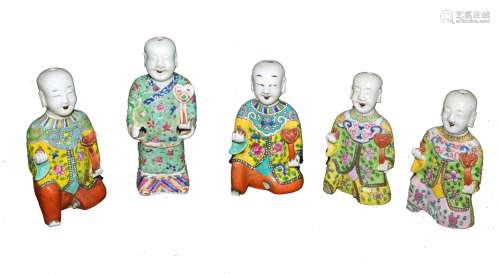 CHINE, dynastie Qing, XVIIIème à XIXème siècle. Cinq statuet...