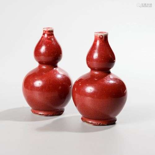 CHINE, XIXème siècle. Deux petits vases de forme double gour...