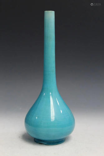 Chinese Turquoise Glaze Porcelain Long-neck Vase