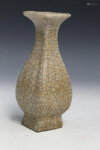 Chinese Ge Ware Porcelain Vase