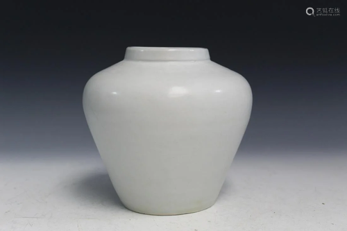 Korean White Glaze Porcelain Jar.