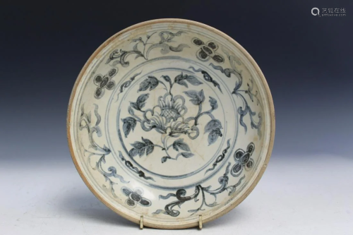 Vietnamese Blue and White Porcelain Dish, 15th Century.