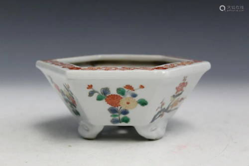 Chinese Export Porcelain Planter