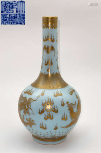 QIANLONG MARK GREEN GLAZE VASE OUTLINE IN GOLD