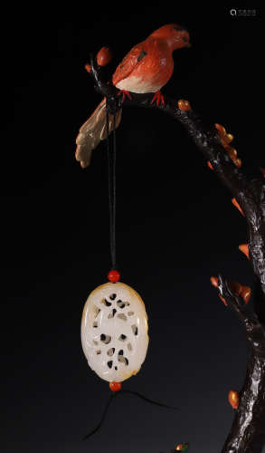 HETIAN JADE SEED CARVED SACHET