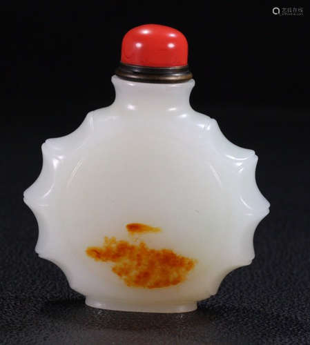 HETIAN JADE SEED CARVED SNUFF BOTTLE