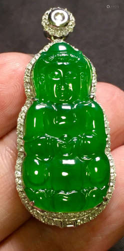 ICY GREEN JADEITE GUANYIN BUDDHA PENDANT