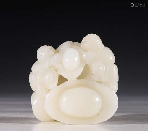 HETIAN JADE SEED CARVED FIGURE PENDANT