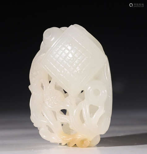 HETIAN JADE SEED CARVED PENDANT