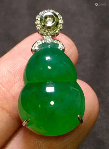 ICY GREEN JADEITE GOURD PENDANT