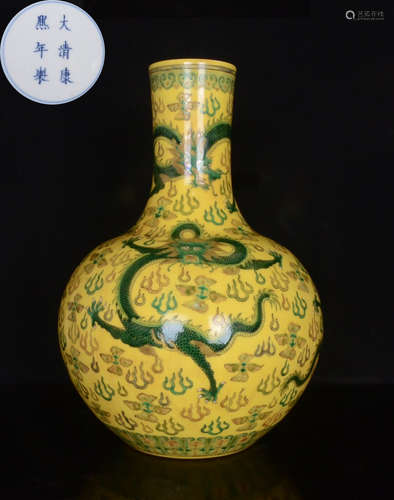 SANCAI GLAZE DRAGON PATTERN VASE