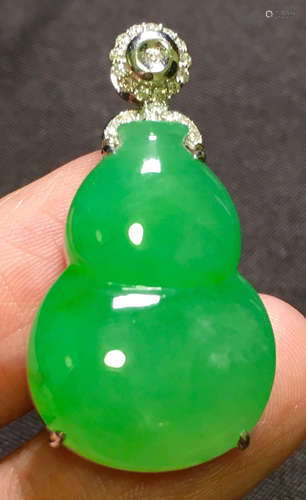 ICY GREEN JADEITE GOURD PENDANT